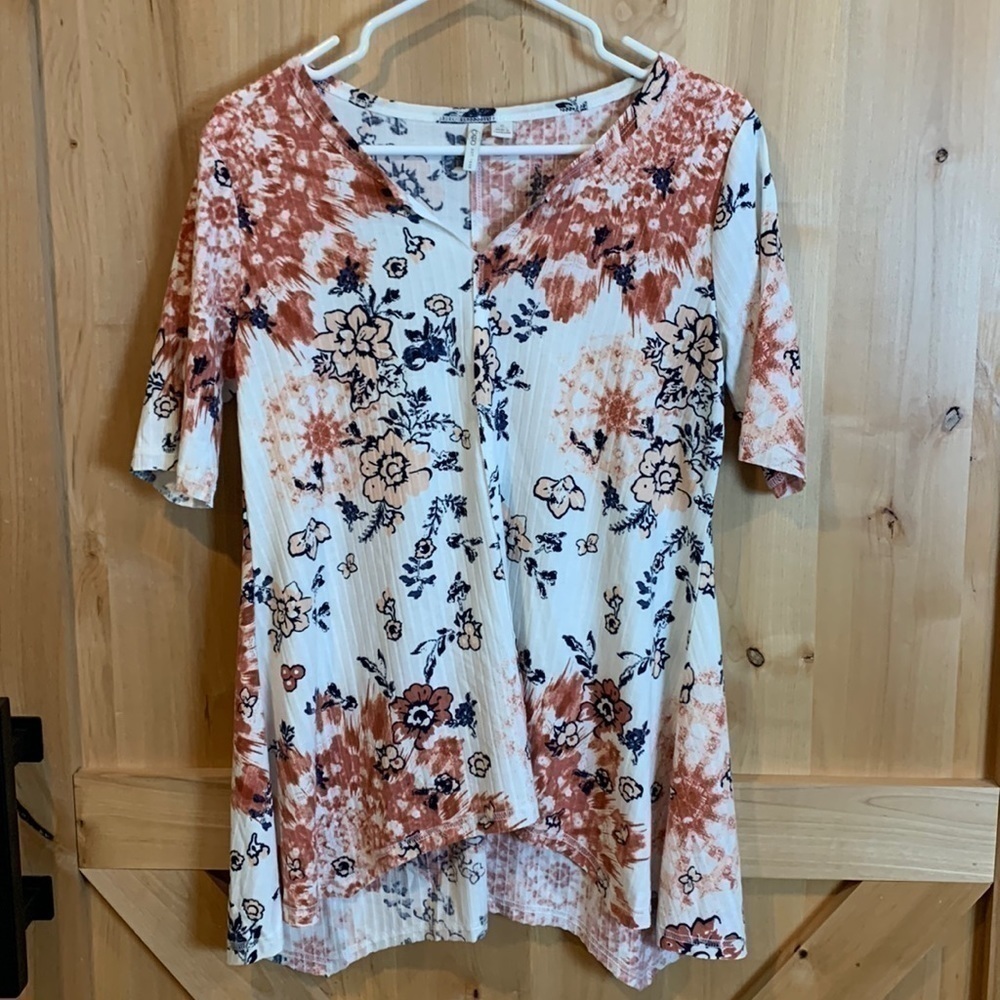 Cato floral short sleeve shirt size small slight A-line hem